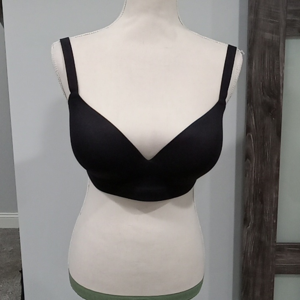Seamless V-Neck Black Bralette - Unbranded - Picture 3 of 4